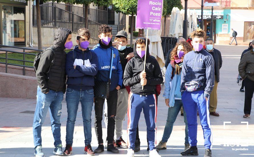 GALERÍA / 25N: Lucena recuerda a las mujeres asesinadas y los huérfanos que deja la violencia de género GALERÍA / 25N: Lucena recuerda a las mujeres asesinadas y los huérfanos que deja la violencia de género