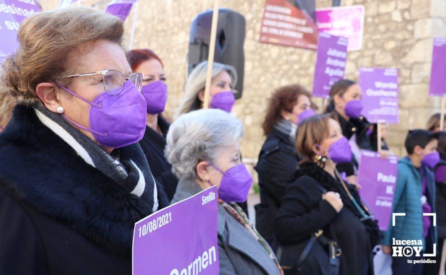 GALERÍA / 25N: Lucena recuerda a las mujeres asesinadas y los huérfanos que deja la violencia de género