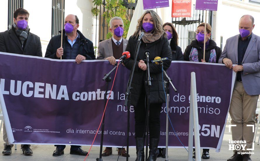 GALERÍA / 25N: Lucena recuerda a las mujeres asesinadas y los huérfanos que deja la violencia de género