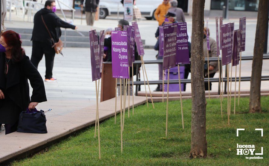 GALERÍA / 25N: Lucena recuerda a las mujeres asesinadas y los huérfanos que deja la violencia de género