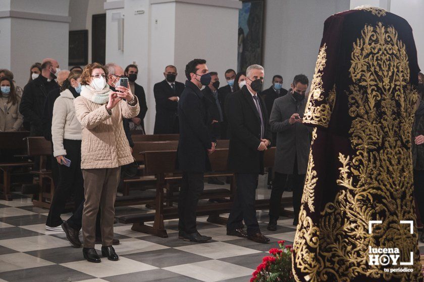 GALERÍA: Ayer fue presentada y bendecida la nueva túnica de salida de Ntro. Padre Jesús Nazareno, la "Túnica de las Rosas"