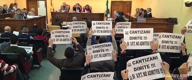  La policía local pide la dimisión de José Cantizani en el pleno 