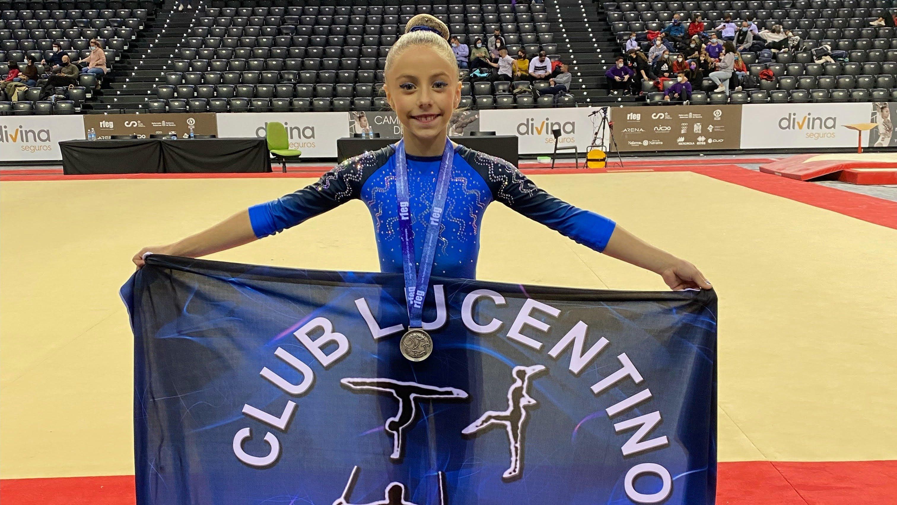  Belén Jurado del Espino celebra su plata en el Campeonato de España de Gimnasia Artística 