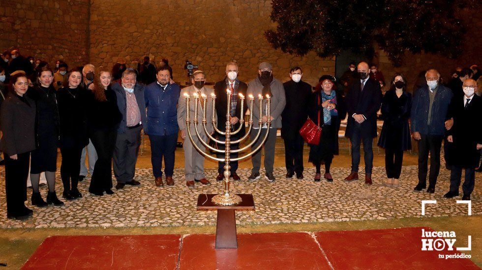  Participantes en la "Fiesta de las Luces" celebrada ayer en el patio del Castillo 