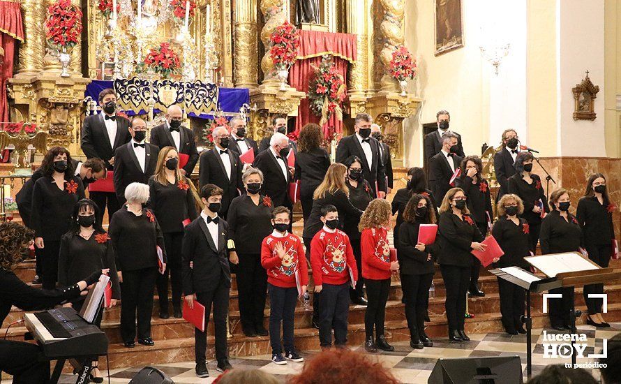 GALERÍA: La Coral Lucentina vuelve a abrir las fiestas con su tradicional Concierto de Navidad