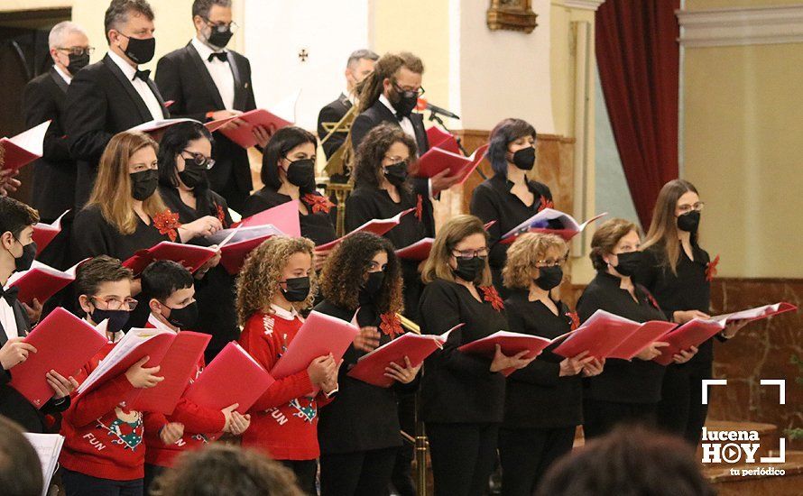 GALERÍA: La Coral Lucentina vuelve a abrir las fiestas con su tradicional Concierto de Navidad