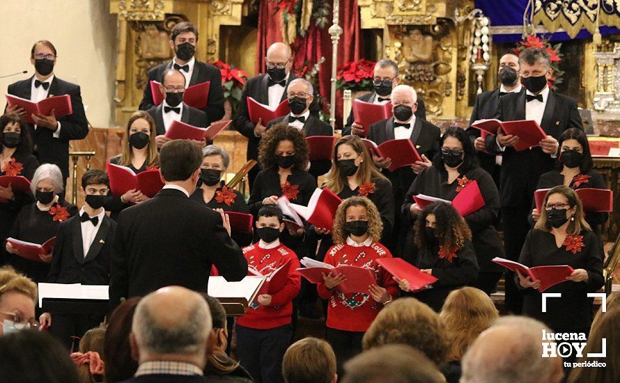 GALERÍA: La Coral Lucentina vuelve a abrir las fiestas con su tradicional Concierto de Navidad