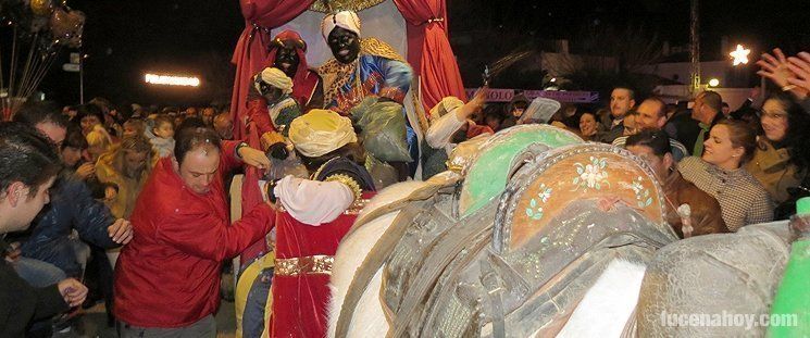  Los Reyes Magos llevan la ilusión a Campoaras y El Valle (f) 