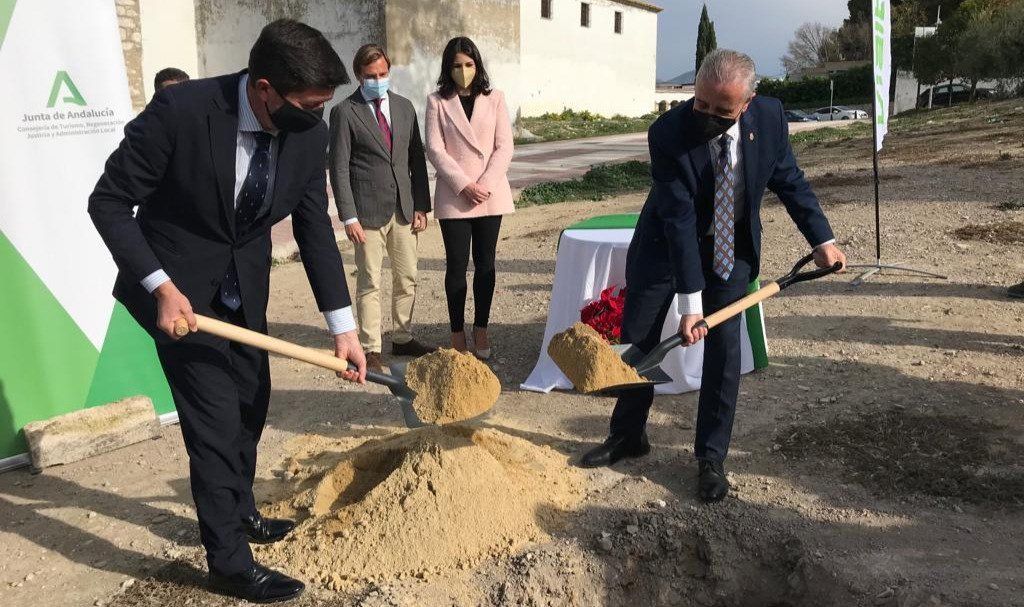  Juan Mari?n y Juan Pérez ponen en marcha las obras 