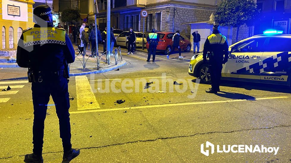 Agentes en el lugar donde se ha producido el accidente. Al fondo el turismo de color rojo implicado en el mismo