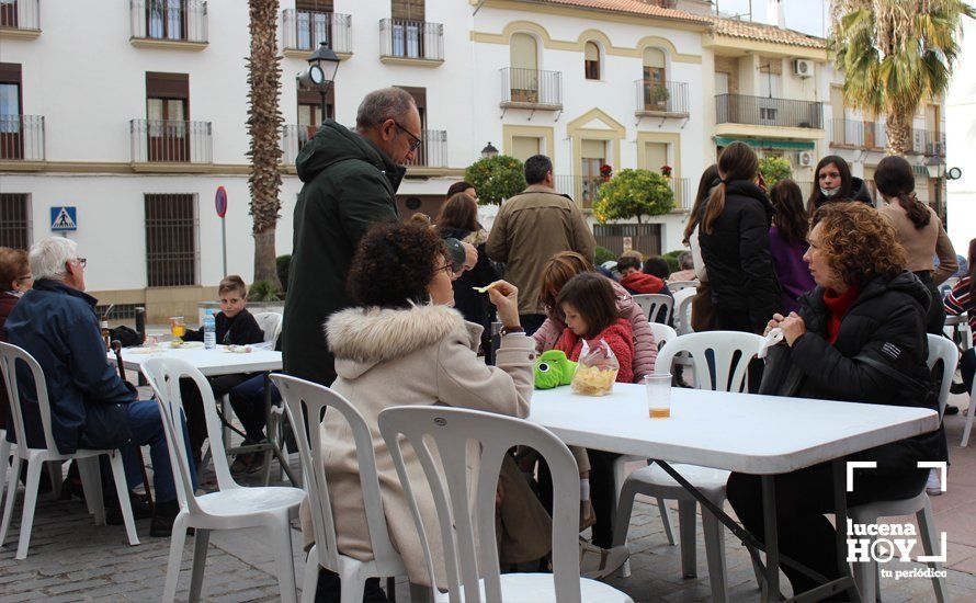 GALERÍA: El barrio de Santiago adelanta la Navidad de la mano de la Zambomba Flamenca