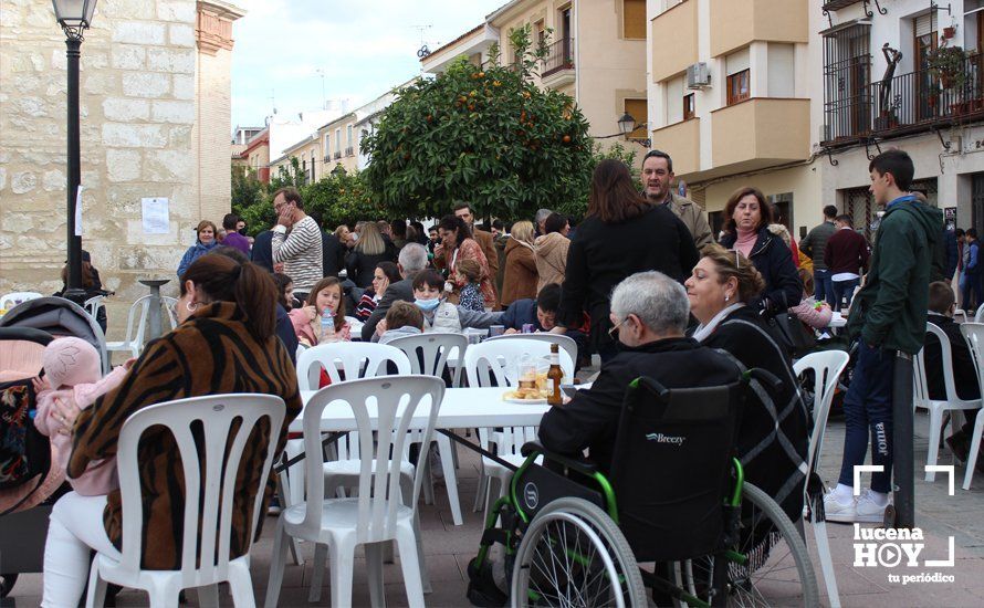 GALERÍA: El barrio de Santiago adelanta la Navidad de la mano de la Zambomba Flamenca