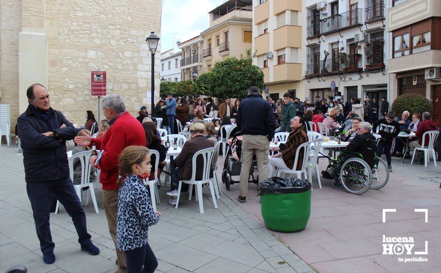 GALERÍA: El barrio de Santiago adelanta la Navidad de la mano de la Zambomba Flamenca