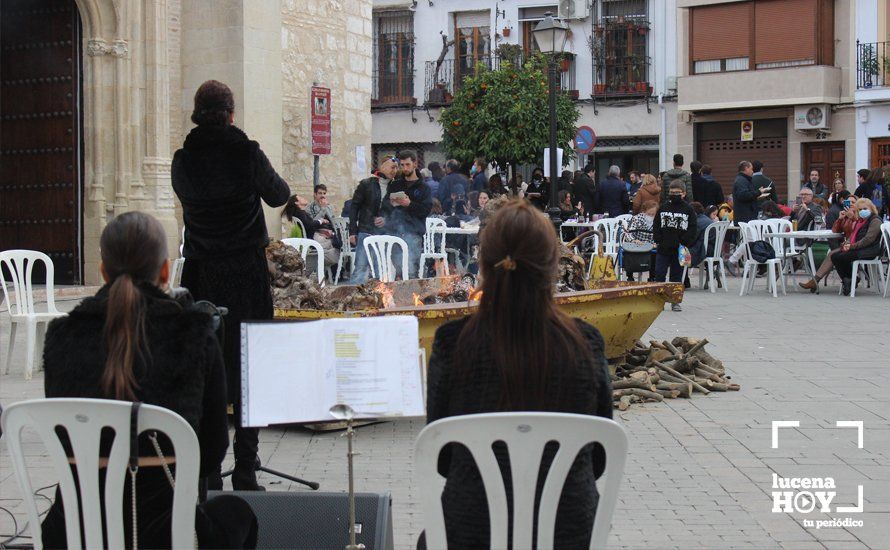 GALERÍA: El barrio de Santiago adelanta la Navidad de la mano de la Zambomba Flamenca