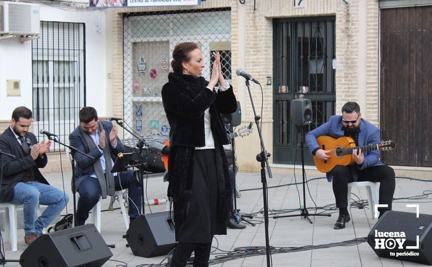 GALERÍA: El barrio de Santiago adelanta la Navidad de la mano de la Zambomba Flamenca