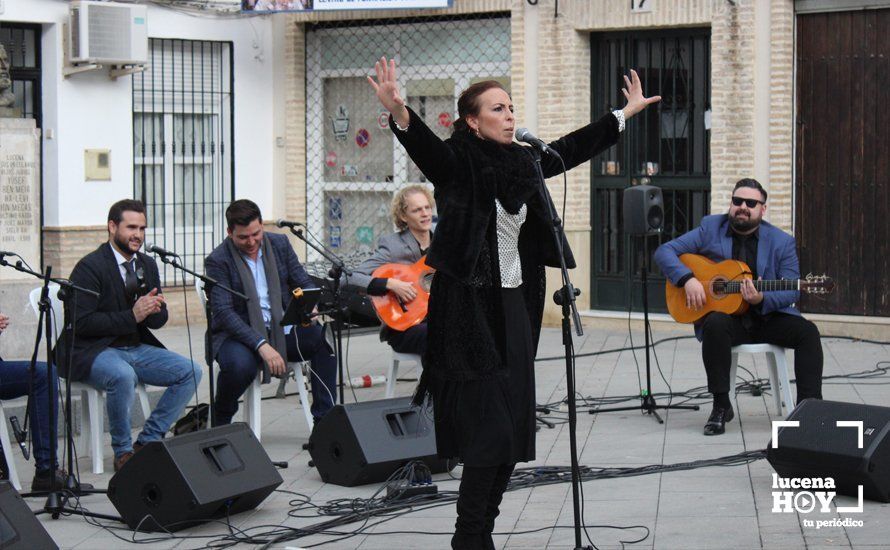 GALERÍA: El barrio de Santiago adelanta la Navidad de la mano de la Zambomba Flamenca