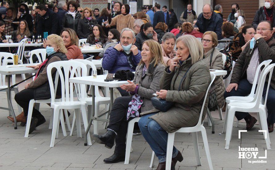 GALERÍA: El barrio de Santiago adelanta la Navidad de la mano de la Zambomba Flamenca