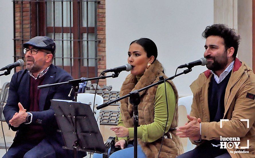 GALERÍA: El barrio de Santiago adelanta la Navidad de la mano de la Zambomba Flamenca