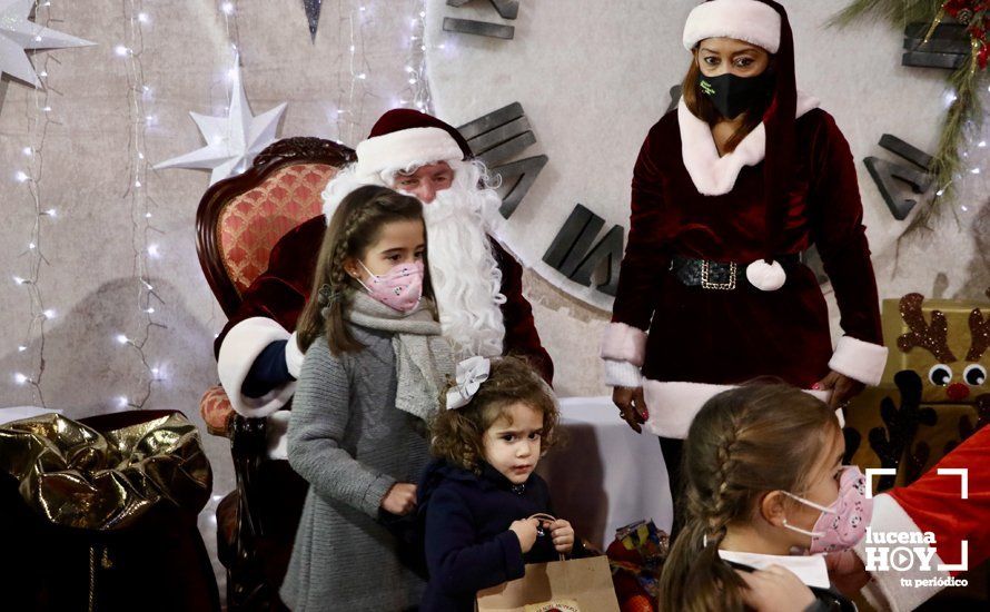 GALERÍA: Papa Noel llega a Lucena junto a más de 150 moteros para dejar a los niños sus primeros regalos navideños