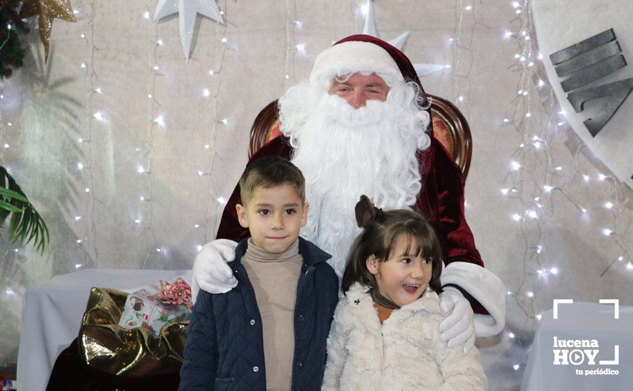 GALERÍA: Papa Noel llega a Lucena junto a más de 150 moteros para dejar a los niños sus primeros regalos navideños
