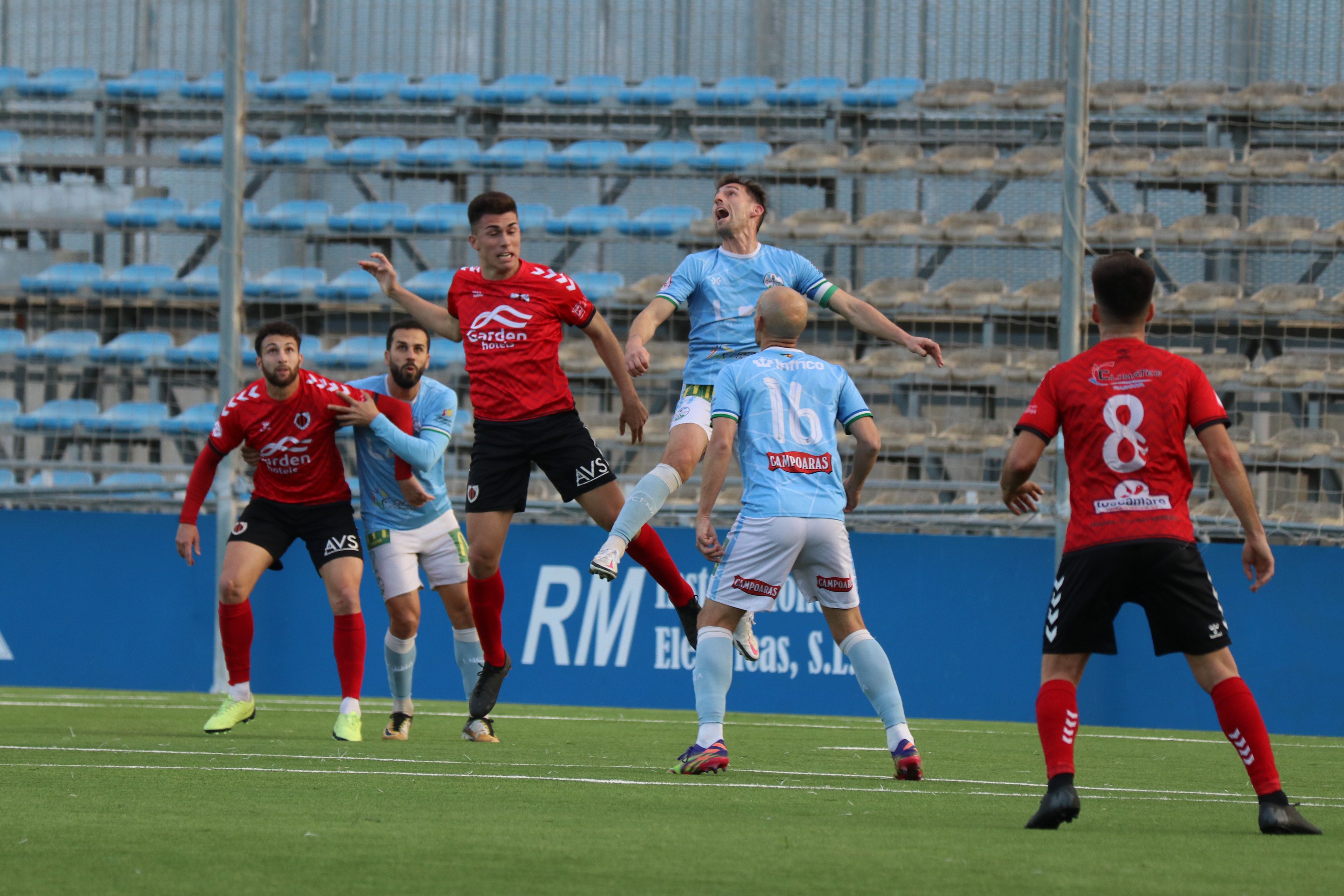 Un lance de juego del partido entre Ciudad de Lucena y Cartaya