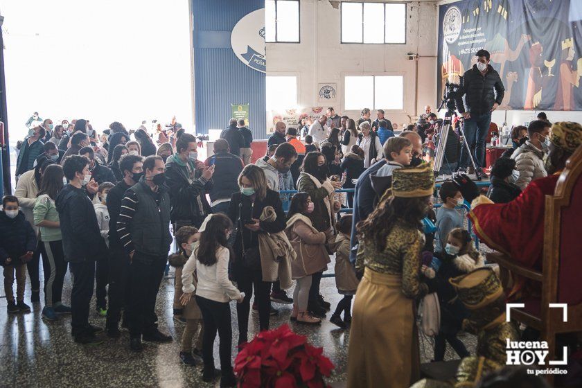 GALERÍA: Miles de niños se acercaron este domingo hasta la Peña Amigos de los Magos para entregar sus cartas a los Mensajeros Reales