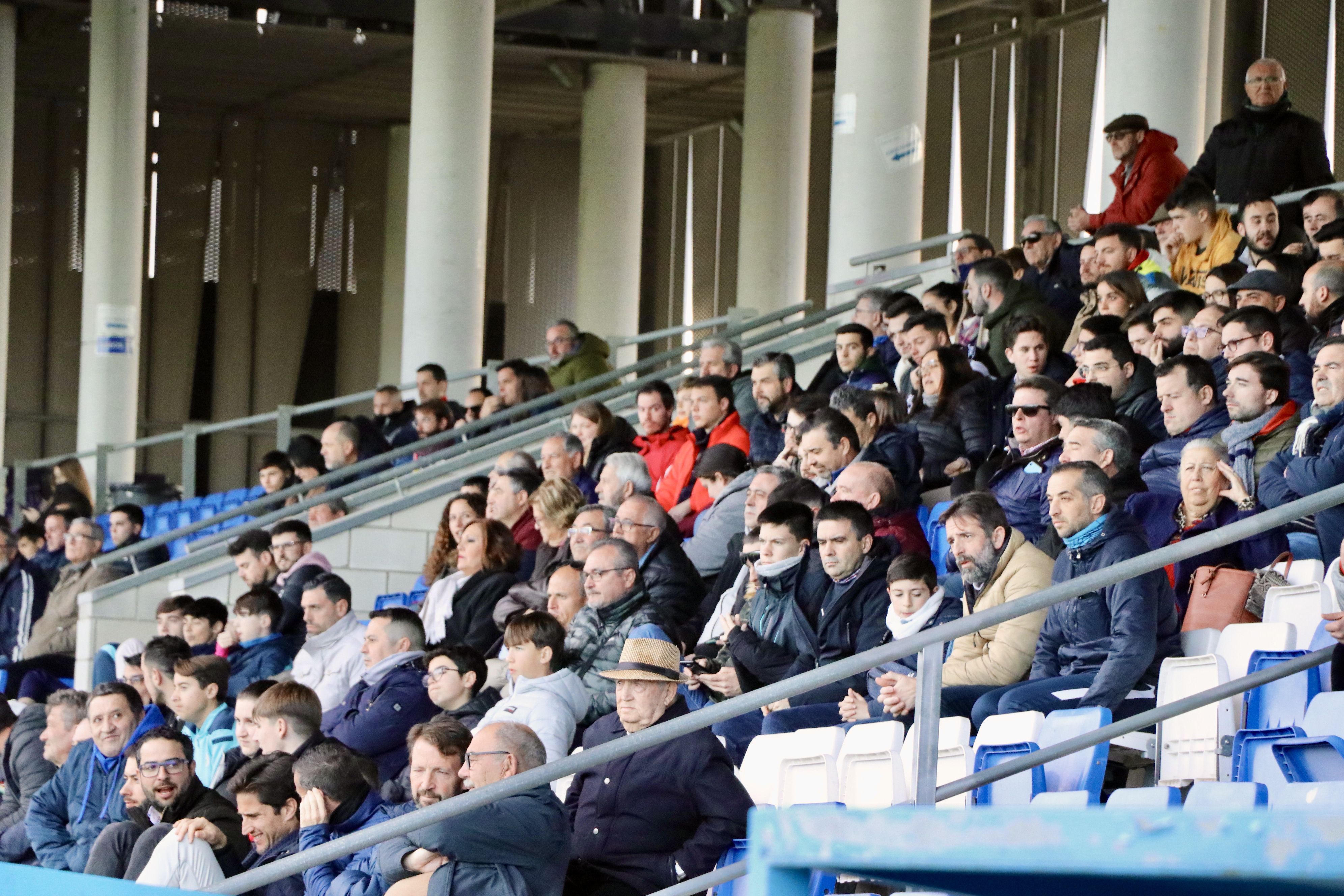 Afición del CD Ciudad de Lucena durante un partido de esta temporada