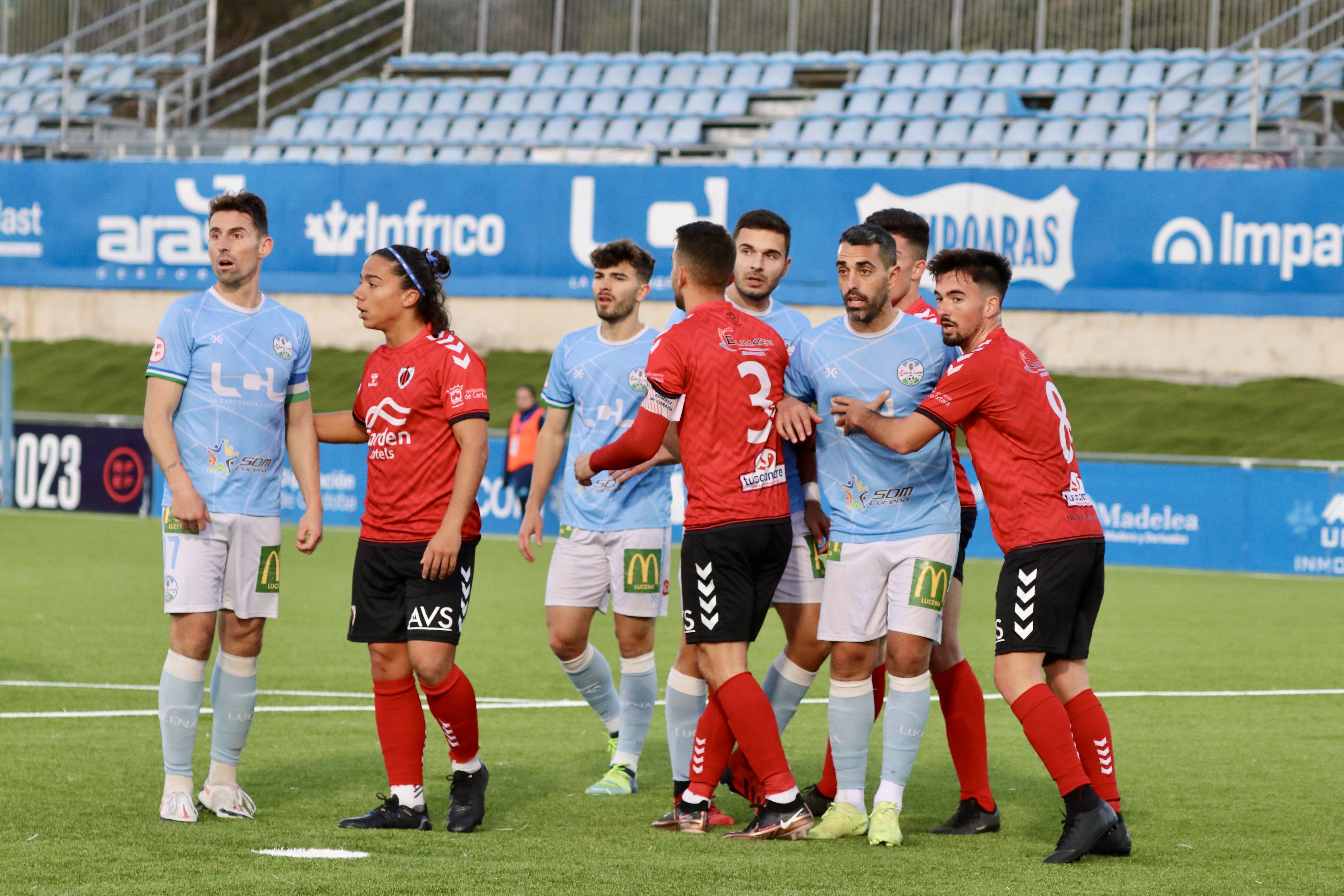 Una imagen del partido entre CD Ciudad de Lucena y AD Cartaya