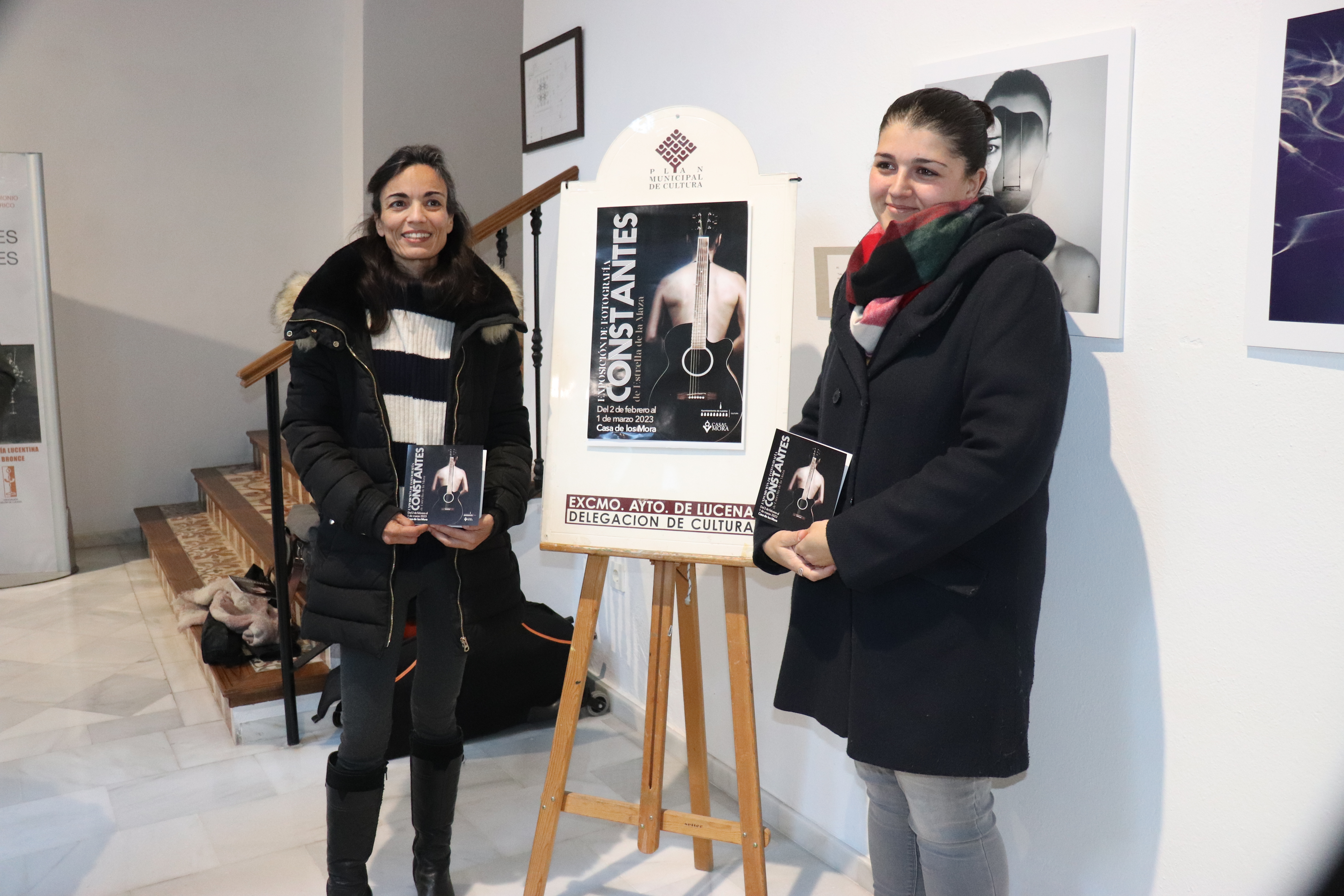 Estrella de la Maza y Mamen Beato durante la presentación de la exposición