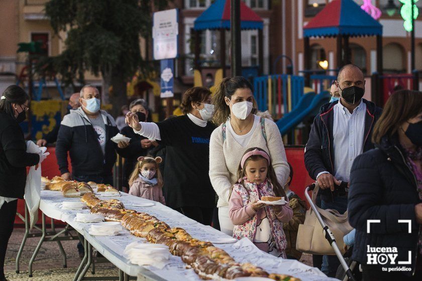 GALERÍA: Sabor a Solidaridad: Las fotos del Roscón de Reyes Gigante de Lucena