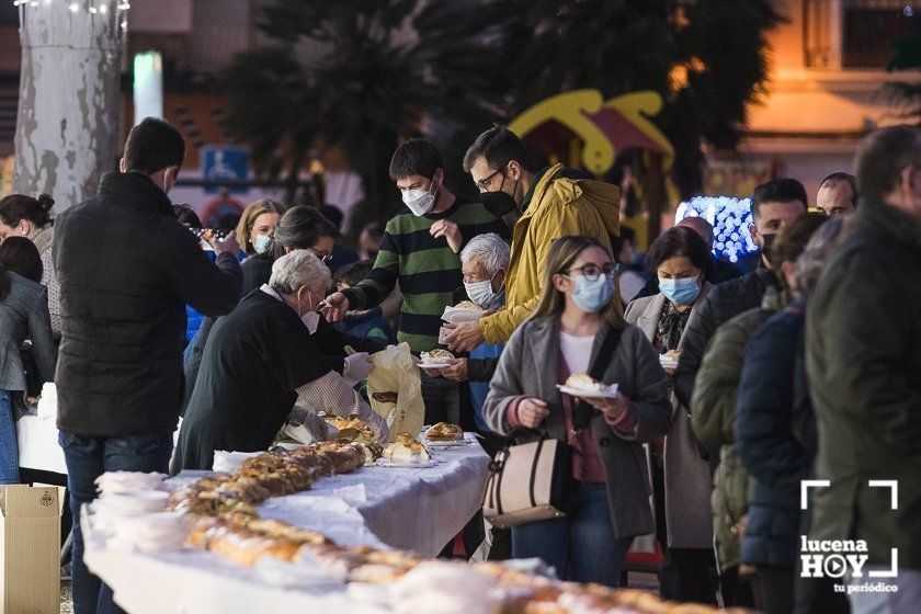 GALERÍA: Sabor a Solidaridad: Las fotos del Roscón de Reyes Gigante de Lucena