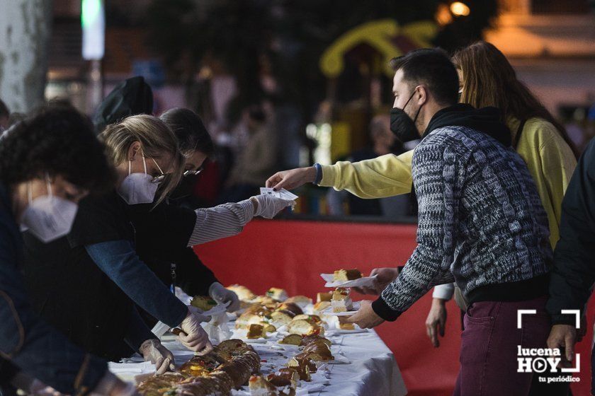 GALERÍA: Sabor a Solidaridad: Las fotos del Roscón de Reyes Gigante de Lucena