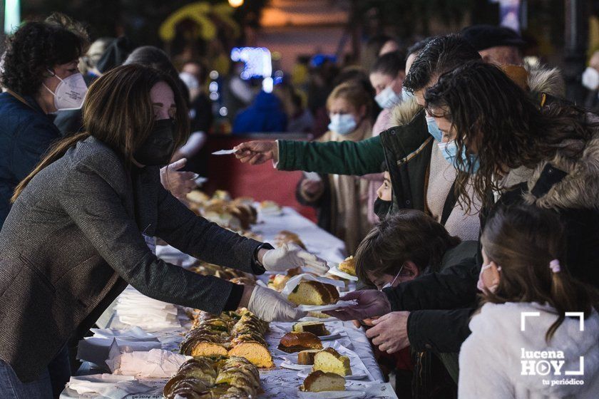 GALERÍA: Sabor a Solidaridad: Las fotos del Roscón de Reyes Gigante de Lucena