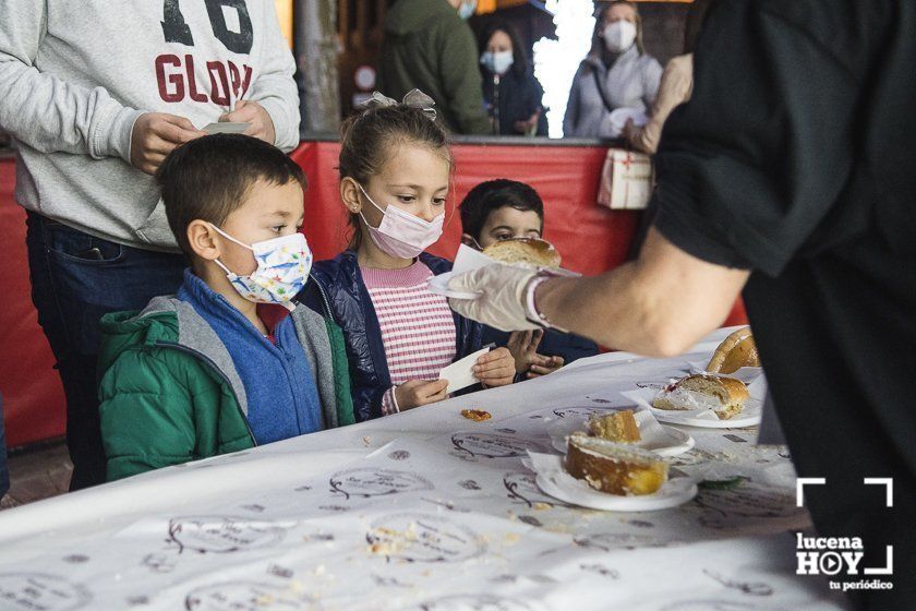 GALERÍA: Sabor a Solidaridad: Las fotos del Roscón de Reyes Gigante de Lucena