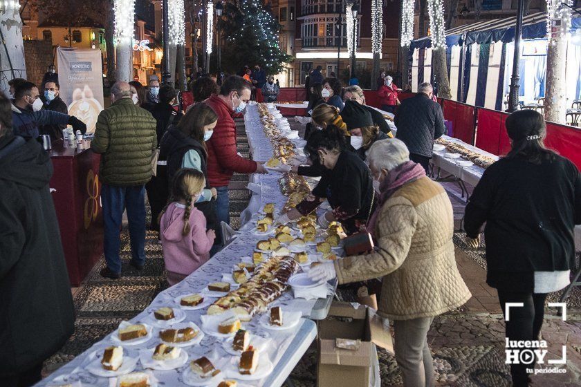 GALERÍA: Sabor a Solidaridad: Las fotos del Roscón de Reyes Gigante de Lucena