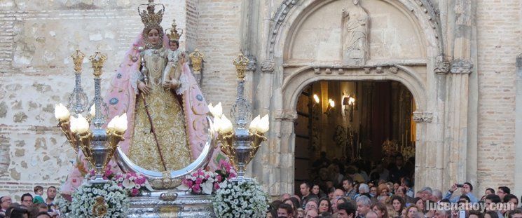  Multitudinario traslado de la Virgen al convento carmelita 