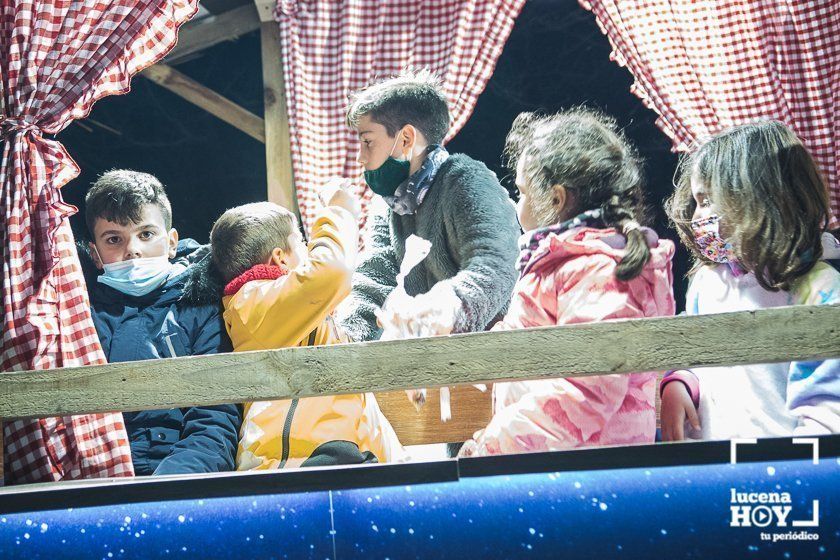 GALERÍA: Los Reyes Magos hacen parada en Campo de Aras antes de llegar a Lucena. Las fotos de la Cabalgata del Cristo
