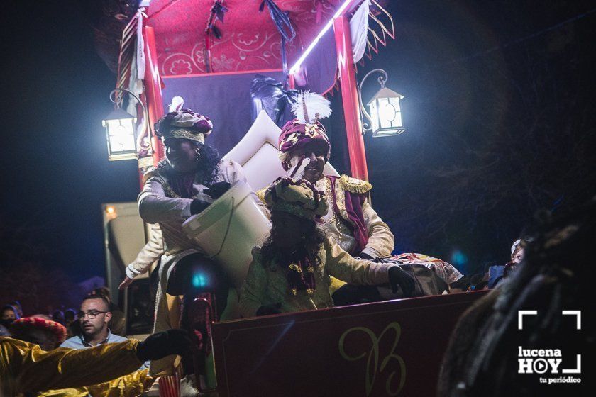 GALERÍA: Los Reyes Magos hacen parada en Campo de Aras antes de llegar a Lucena. Las fotos de la Cabalgata del Cristo