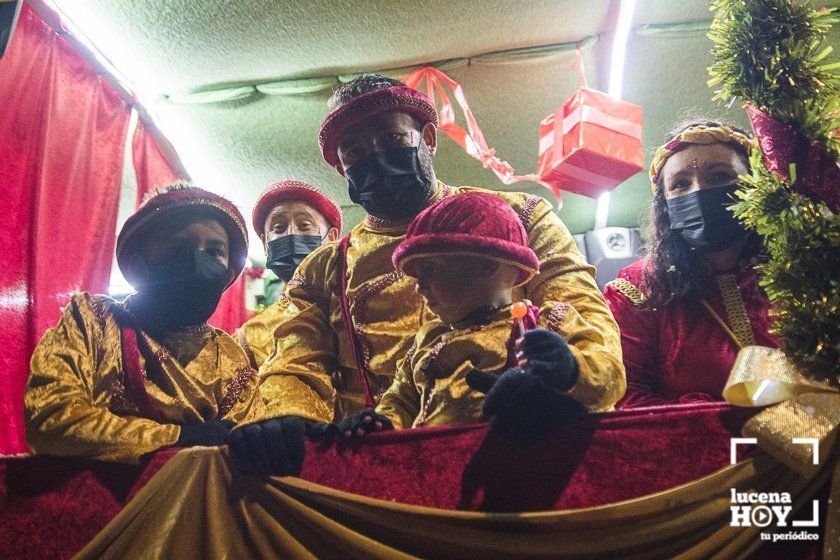 GALERÍA: Los Reyes Magos hacen parada en Campo de Aras antes de llegar a Lucena. Las fotos de la Cabalgata del Cristo