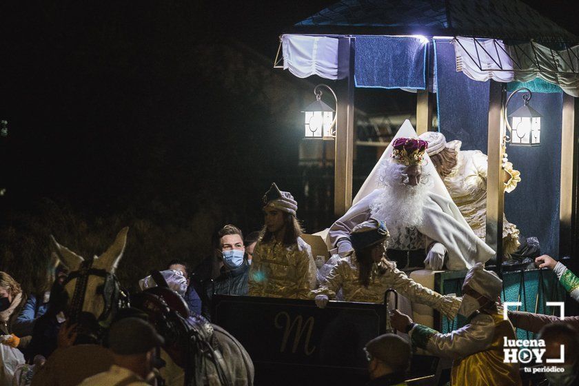 GALERÍA: Los Reyes Magos hacen parada en Campo de Aras antes de llegar a Lucena. Las fotos de la Cabalgata del Cristo