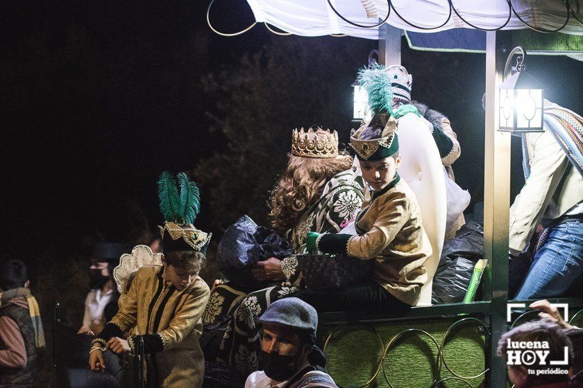 GALERÍA: Los Reyes Magos hacen parada en Campo de Aras antes de llegar a Lucena. Las fotos de la Cabalgata del Cristo