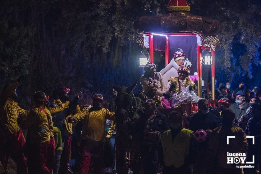 GALERÍA: Los Reyes Magos hacen parada en Campo de Aras antes de llegar a Lucena. Las fotos de la Cabalgata del Cristo
