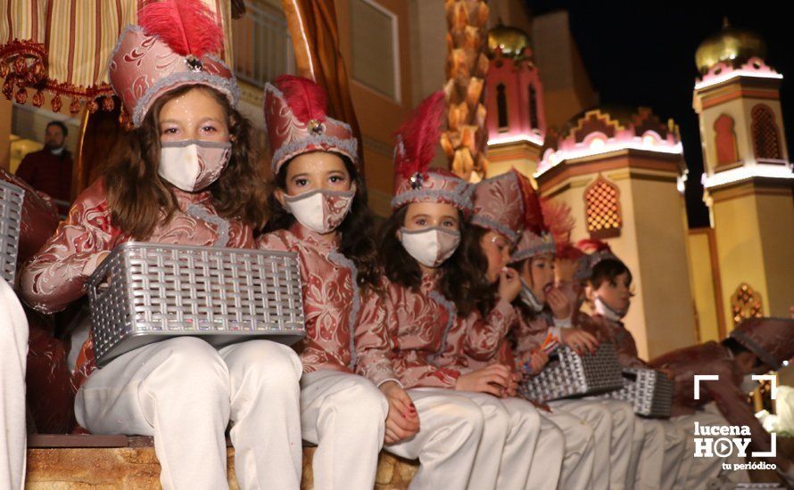 GALERÍA I: La Cabalgata de la Ilusión llena de magia, color y alegría las rondas de Lucena