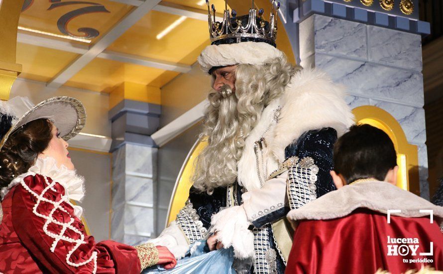 GALERÍA I: La Cabalgata de la Ilusión llena de magia, color y alegría las rondas de Lucena GALERÍA I: La Cabalgata de la Ilusión llena de magia, color y alegría las rondas de Lucena