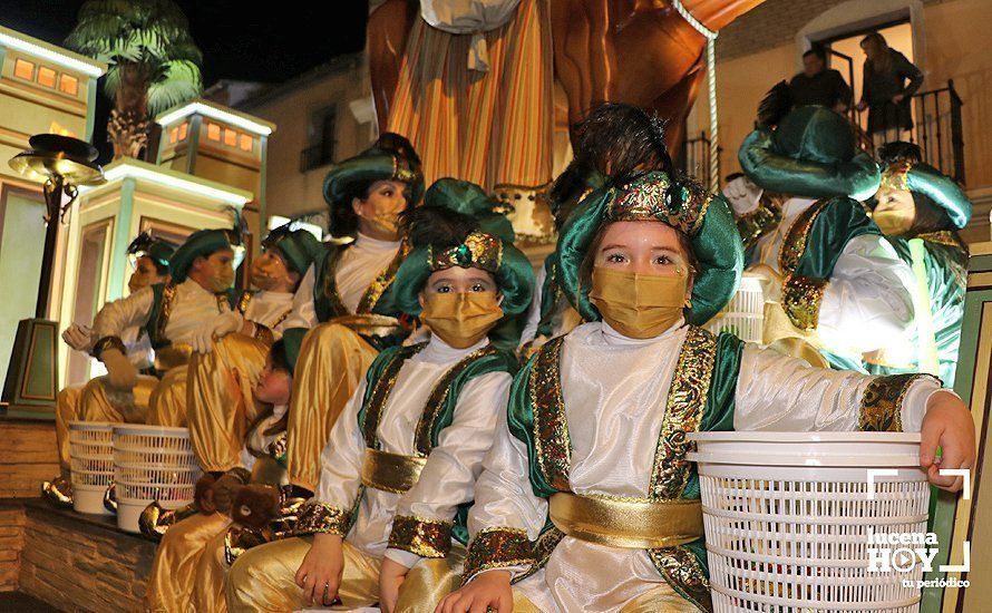 GALERÍA I: La Cabalgata de la Ilusión llena de magia, color y alegría las rondas de Lucena