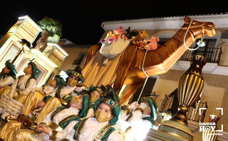 GALERÍA I: La Cabalgata de la Ilusión llena de magia, color y alegría las rondas de Lucena