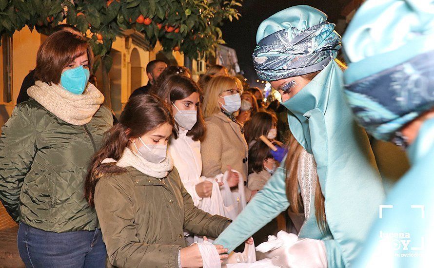 GALERÍA I: La Cabalgata de la Ilusión llena de magia, color y alegría las rondas de Lucena