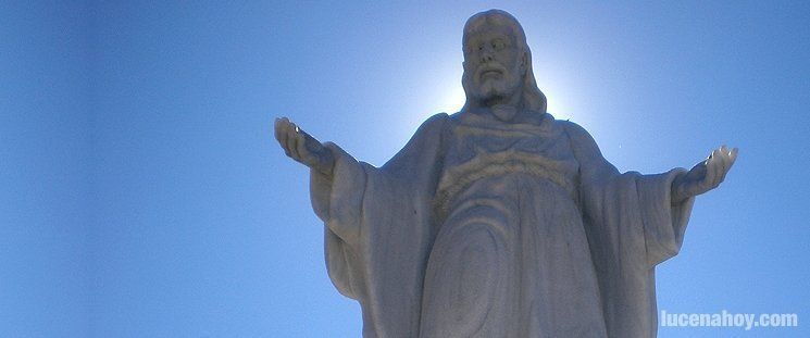  El Obispo bendice el monumento al Sagrado Corazón 