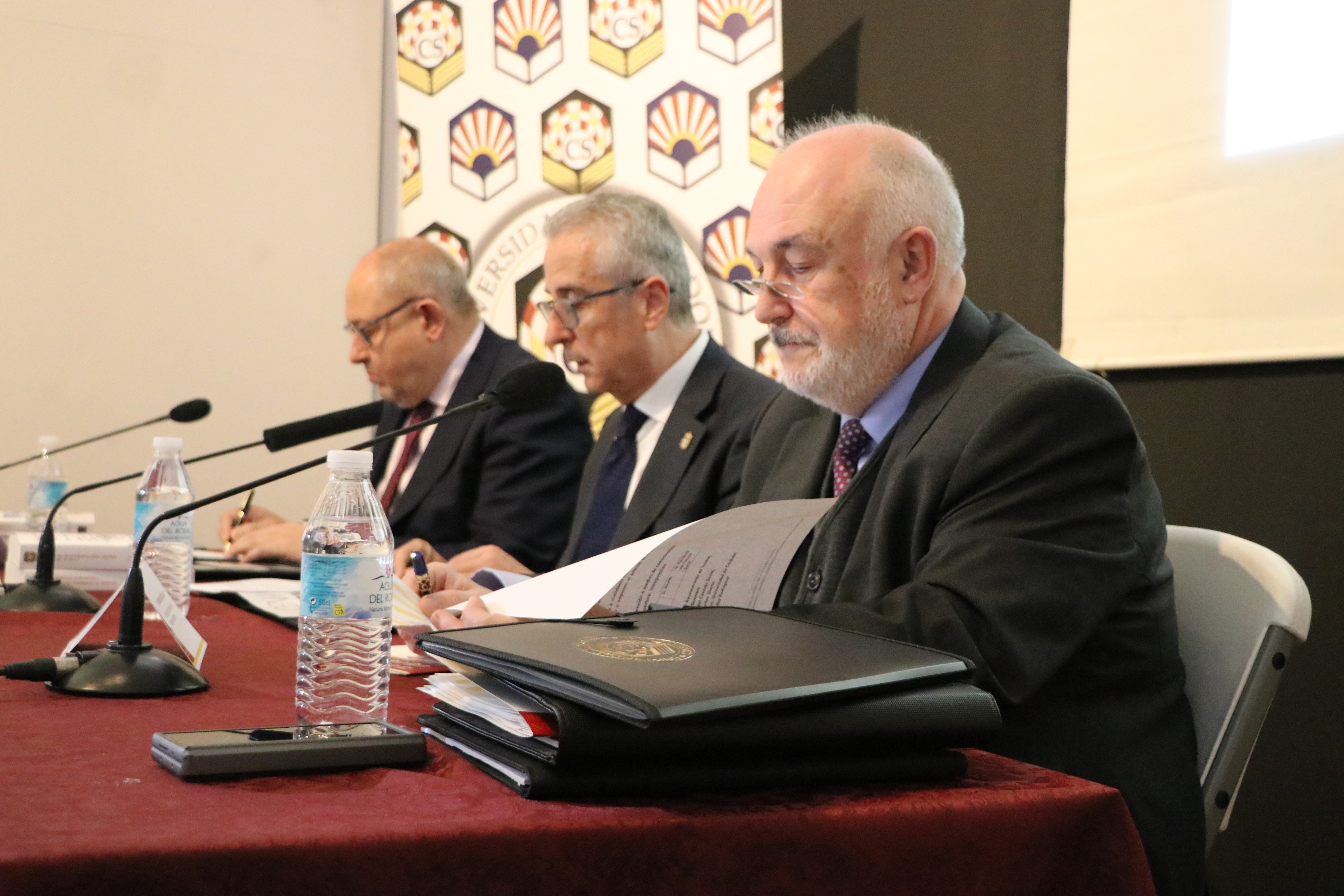 De izquierda a derecha: Manuel Torralbo, rector de la UCO, Juan Pérez y Francisco Muñoz Usano durante la inauguración de las jornadas de la UCO y su Consejo Social en Lucena