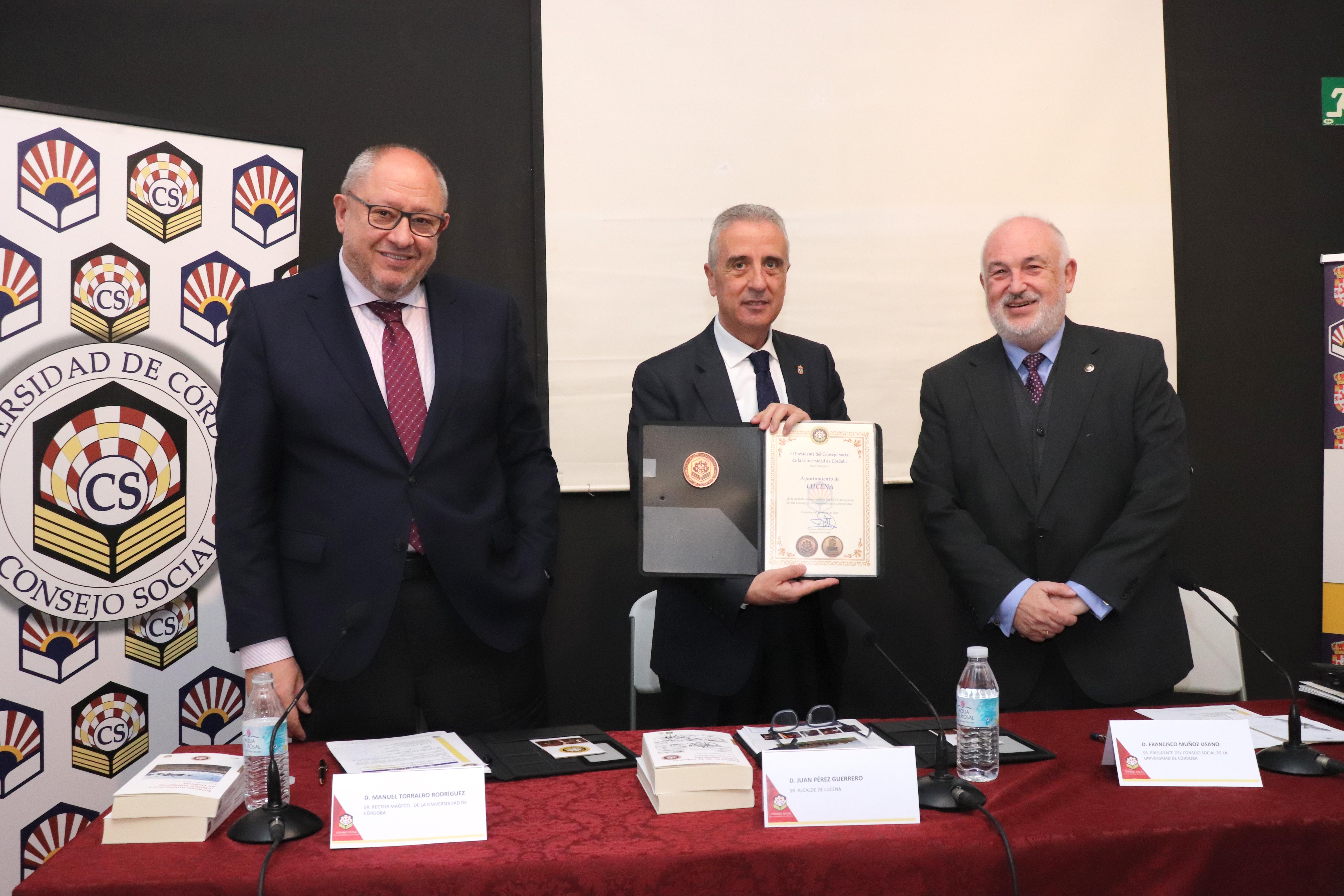 Francisco Muñoz, Manuel Torralbo y Juan Pérez en la apertura de la jornada